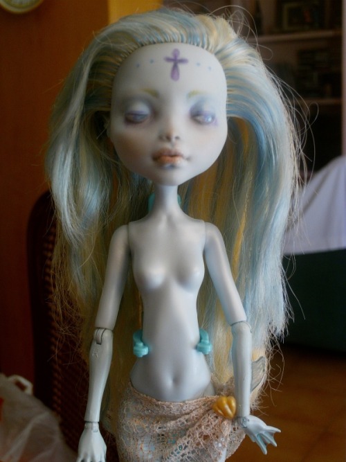 eleromi:

Monster high Lagoona Blue…make-up by me (it’s the first try)
