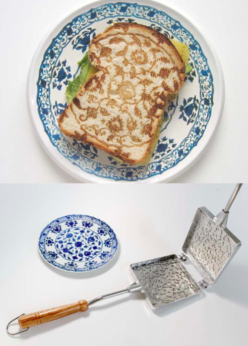 DELFTS TOAST PAN AND PLATE by MINALE-MAEDA