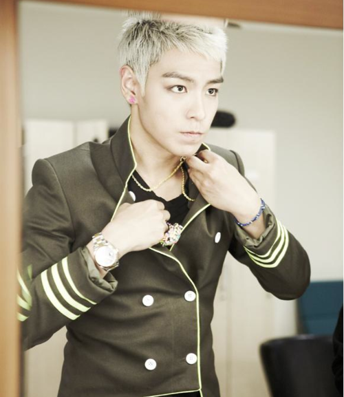 You couldn&#8217;t resist T.O.P in his military style jacket &#8212; a bout of dressing room sex had occurred when you laid eyes on him. He thinks about how he held you against the wall as he dresses again and prepares to go onstage.