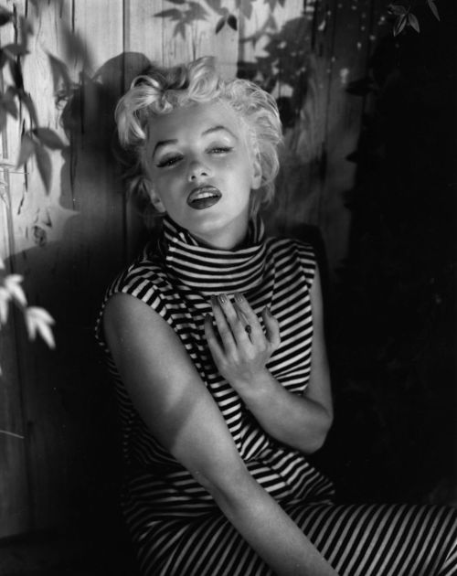 bohemea:

Marilyn Monroe by Ted Baron, October 1954

1954
