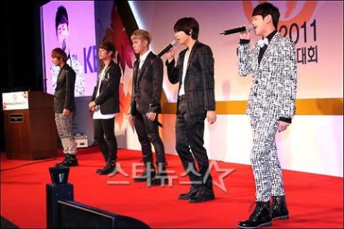 Source; Star News

BEAST @ 2011 KAA Awards Ceremony (111020) ^^