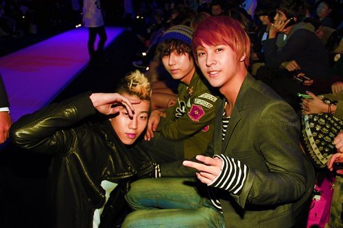 [PHOTO] Beast&#8217;s Hyunseung and Dongwoon with Jay Park at The Son Jung Wan Fashion Show in the 2011 Seoul Fashion Show 

Credits: As Tagged + @BEASTPH