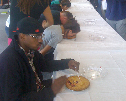 ratchetrican:

“Pie eating contest? Nah son, free pie.”
