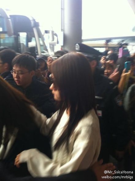 Yoona at Beijing airport cr:as tagged