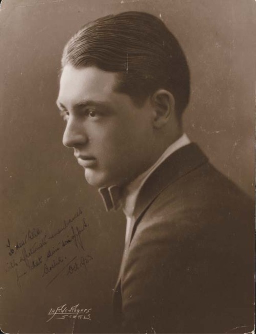 cary-a-holic:

A rare, early sepia portrait of Cary Grant signed under his real name.
