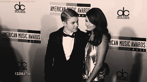mamacitagomez-is-a-goddess:

teachmehowtobieber:

the way he looks at her, its adorable! it makes her blush in a second :’)

Aww.
