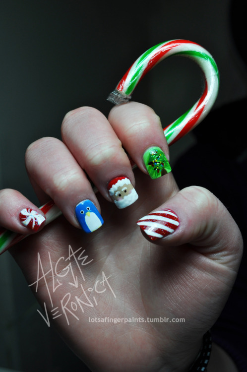 prettynailswag:

lotsafingerpaints:

More Christmas Nails :)

ya’ll know what time it is…….
