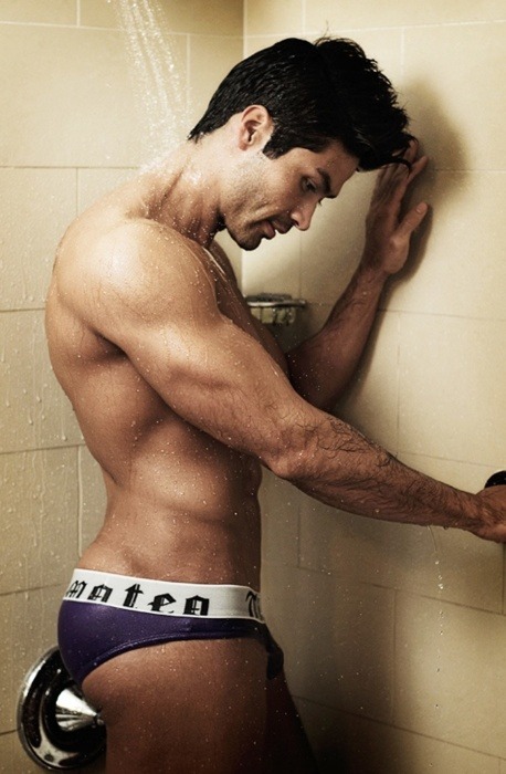 queerio:

Let’s take those briefs off shall we?
