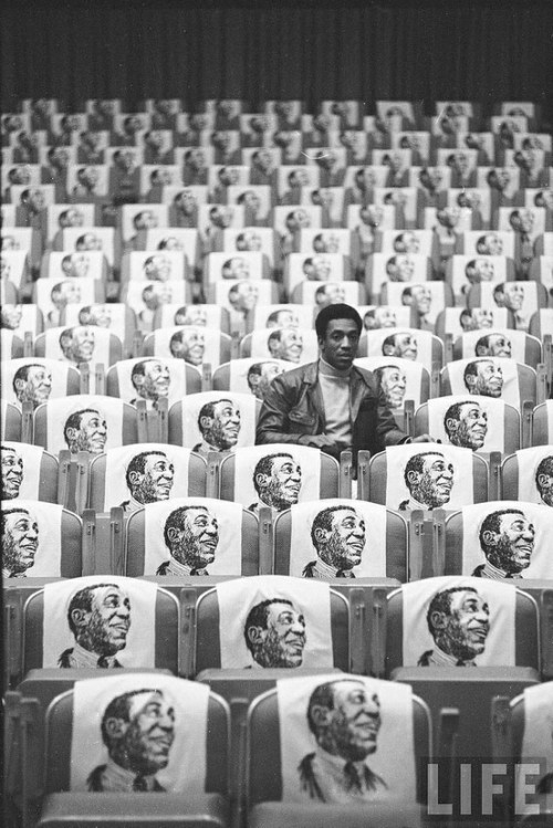 silfarione:

Bill Cosby sitting in empty auditorium filled with copies of his likeness on each seat, Las Vegas by Michael Rougier. 1968
