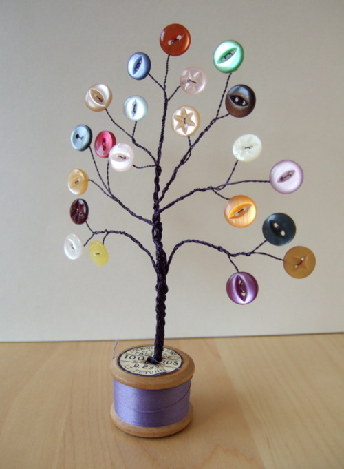 truebluemeandyou:

DIY Inspiration - Button Tree. This is pretty cool and you know I post a lot of button crafts (and recently wire crafts) on my blog. From The Kitsch and the Curious here.

I would turn this into an earring holder. Put the post earrings through the button holes? Or have felt leaves to poke posts through. 