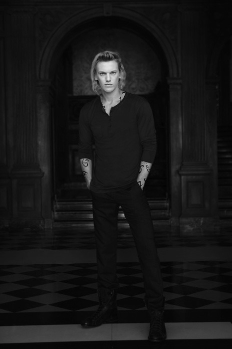 sh-italia:

Jamie as Jace! 
tmispanishnews:

photomaniper:

Shadowhunters: Looking Better in Black Than the Widows of our Enemies Since 1234

awww fanart Jamie as Jace 


Loving these Jamie as Jace manips!