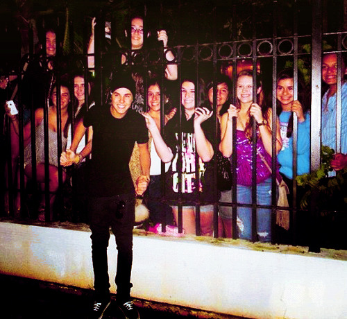 justin with fans outside the studio yesterday