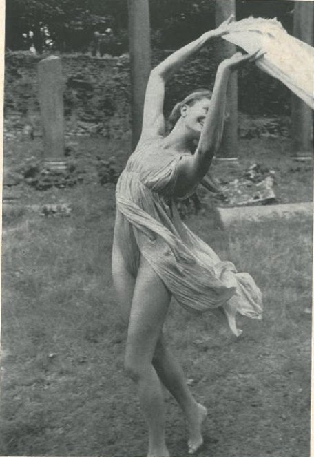 
vanessa redgrave as isadora duncan
photo by norman parkinson for &#8220;vogue&#8221; (november 1967)
