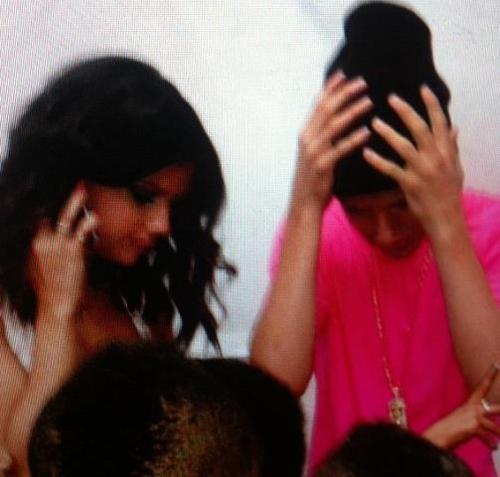 jusgohollywood:  Justin &amp; Selena backstage after the KCAs 