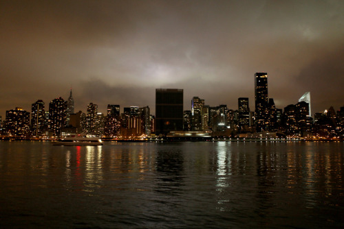 UN Secretariat Bldg in NYC goes dark for Earth Hour - 31 March 2012