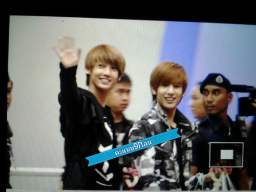 
120405 Youngmin and Minwoo at Incheon airport.
cr: as tagged via: @jotwinsth.
