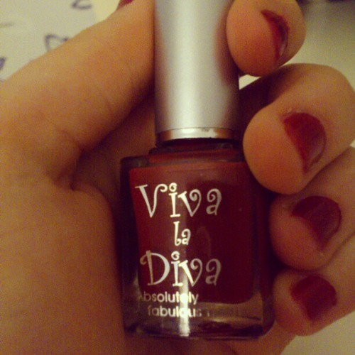 Långa naglar, jag vet. #red #nails #vivaladiva #nailpolish (Taken with instagram)