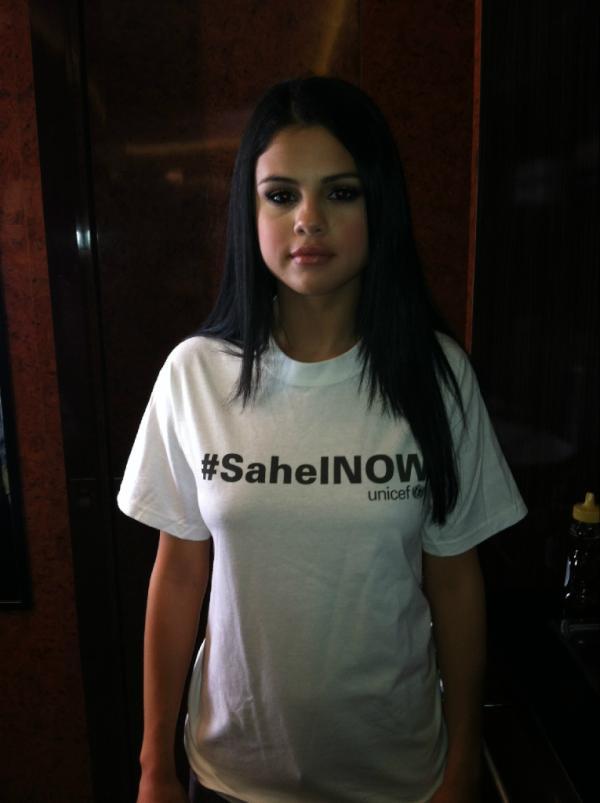 &#8220;My fave new shirt. Follow @UNICEFUSA and tweet a pic to them w/#SahelNOW in it. We&#8217;ll make 1 my icon for a day.&#8221;