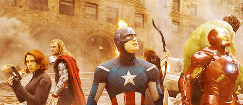 Os Vingadores - The Avengers

Viúva Negra (Scarlett Johansson), Thor (Chris Hemsworth), Capitão América (Chris Evans), Gavião Arqueiro (Jeremy Renner), Hulk (Mark Ruffalo) e Homem de Ferro (Robert Downey Jr.)
