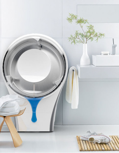 High-Tech Tumble: Vacuum Dryer Sucks Water from Clothes