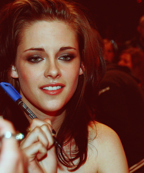 planetkristen:  kstewblowsmymind:  Perfection. I’m always saying perfection when it comes to her pics, so gorgeous.  beautiful 