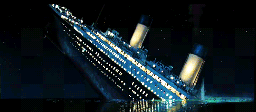 «Тита́ник» (RMS Titanic) — британский пароход компании «Уайт Стар Лайн», второй из трёх пароходов-близнецов типа «Олимпик». Крупнейший пассажирский лайнер мира на момент своей постройки. Во время первого рейса 14 апреля 1912 года столкнулся с айсбергом и через 2 часа 40 минут затонул. На борту находилось 1&#160;316 пассажиров и 908 членов экипажа, всего 2&#160;224 человека. Из них спаслись 711 человек, погибло 1&#160;513. Катастрофа «Титаника» стала легендарной, по её сюжету снято несколько художественных фильмов.