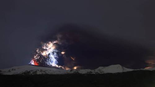 ‘Dirty thunderstorm’: Lightning in a volcano - Picture Stories- msnbc.com
