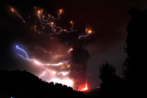 【チリ】 噴火した火山の写真がマジでやばい – ロケットニュース24（β）