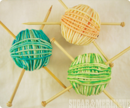 yarn ball cupcakes